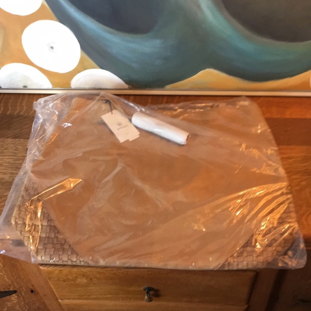 NWT Anabaglish Camel Leather Weekender Tot… - Picture 3 of 9